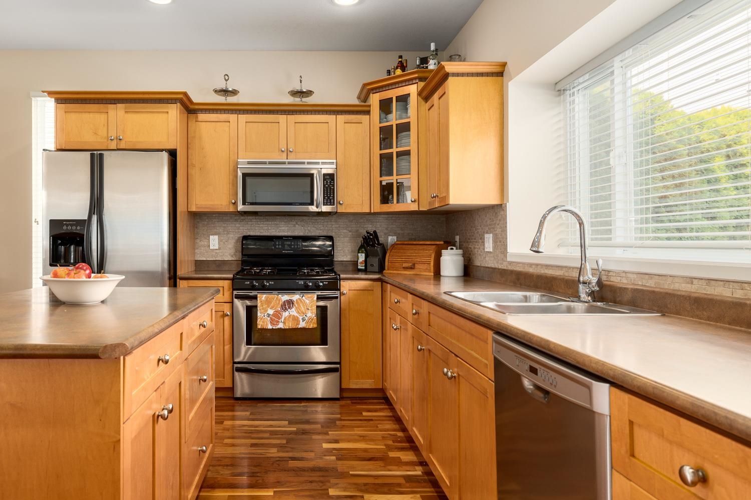 Listing Image 11