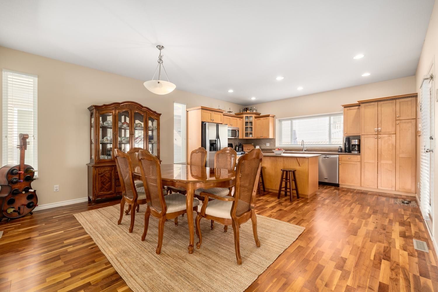 Listing Image 12