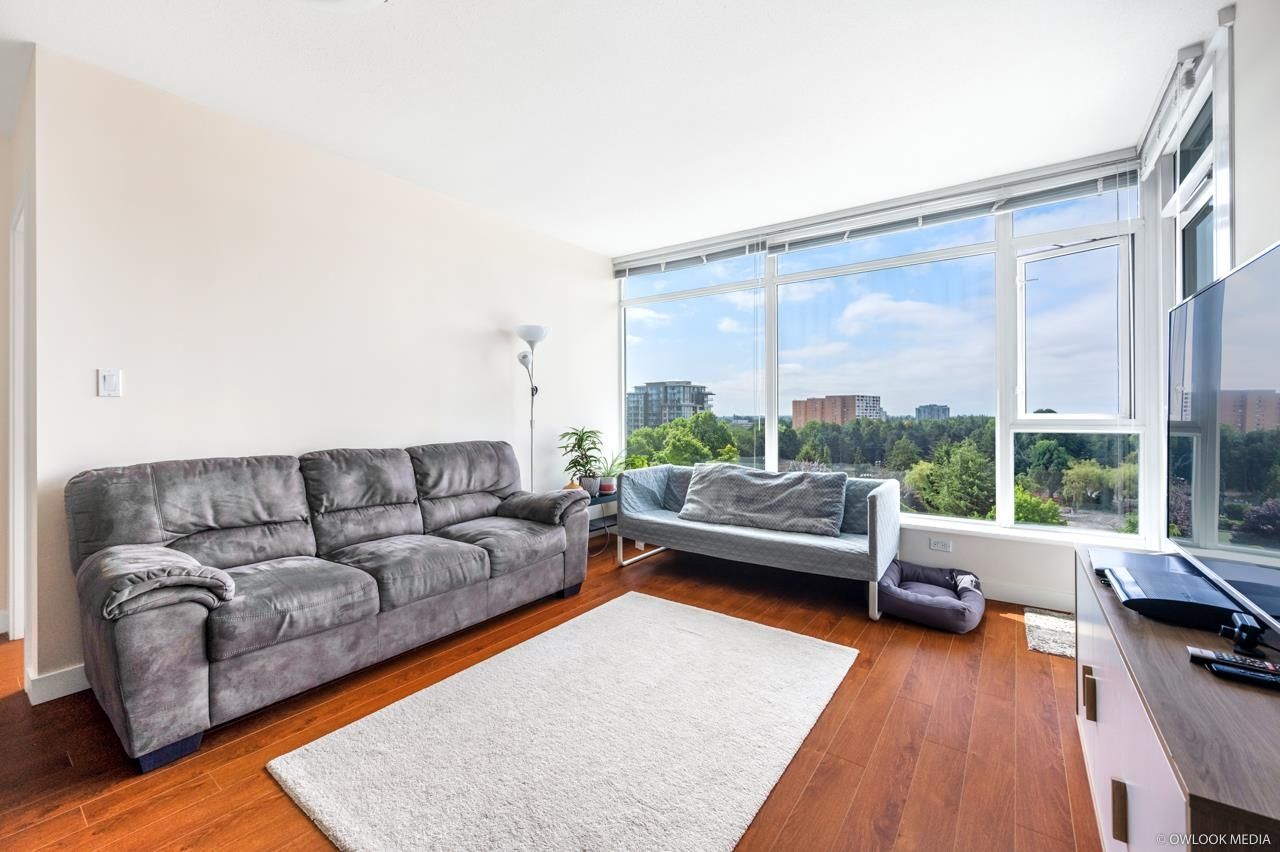 Listing Image 4