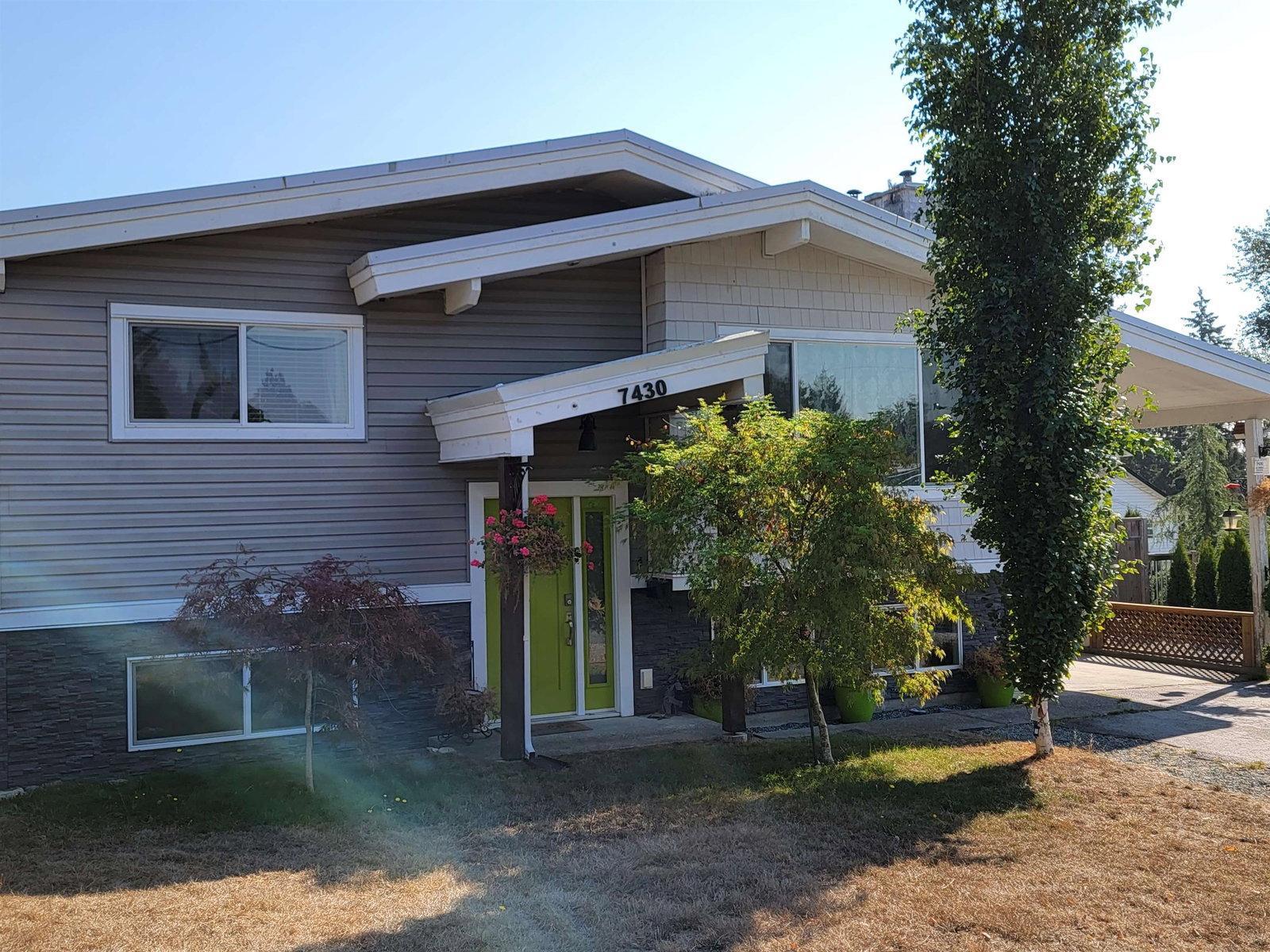 Listing photo 2