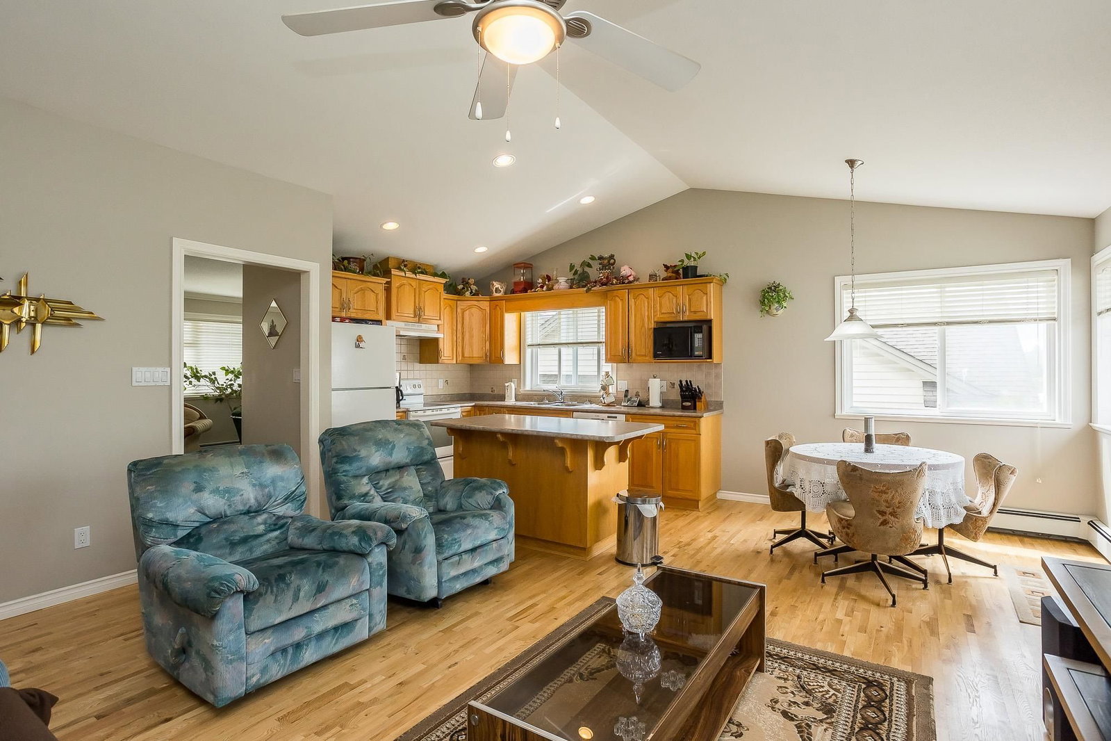 Listing Image 12