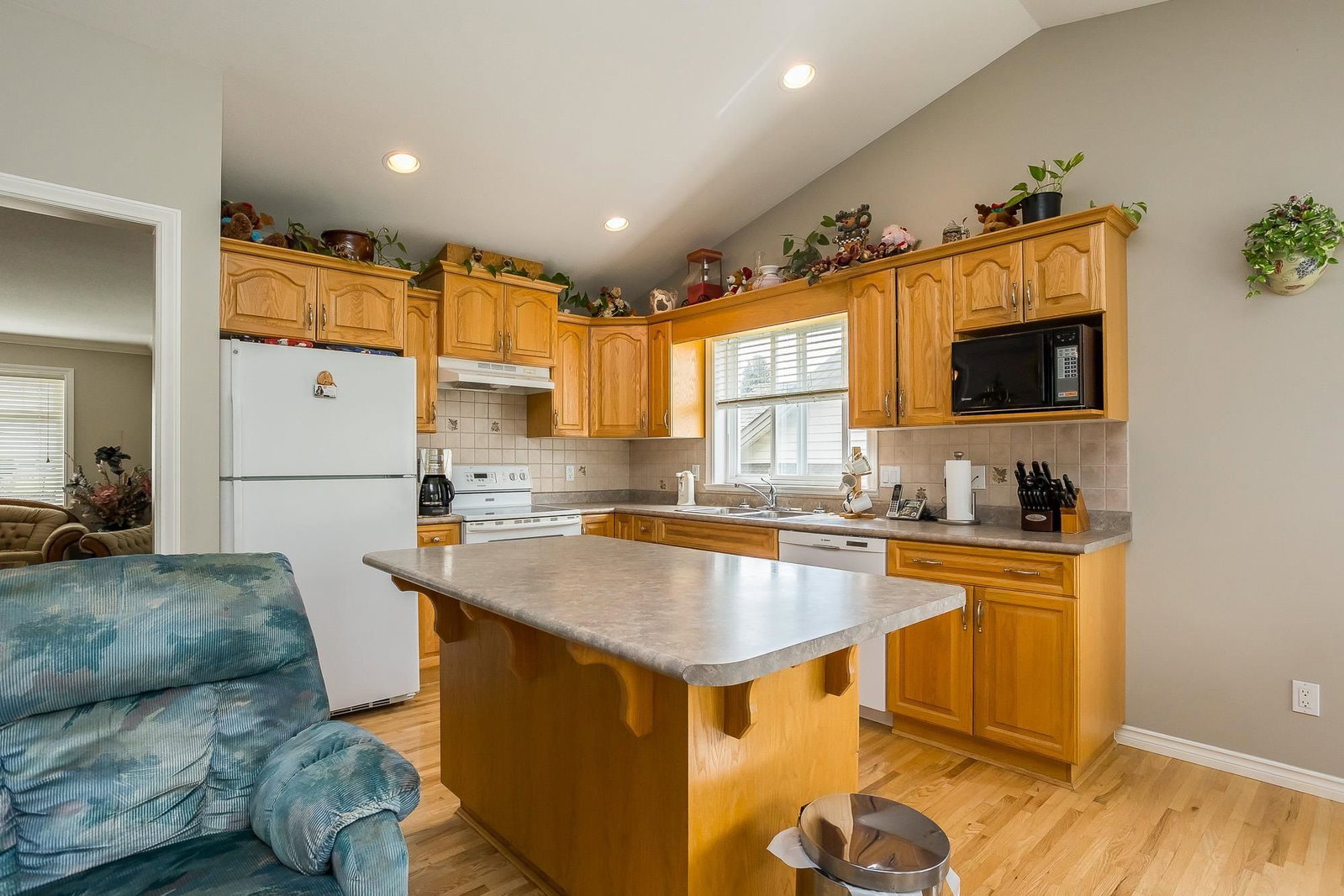 Listing Image 9