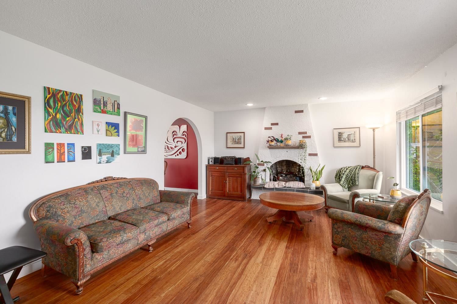 Listing Image 5
