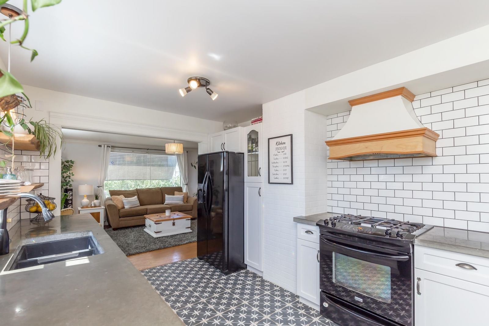 Listing Image 12