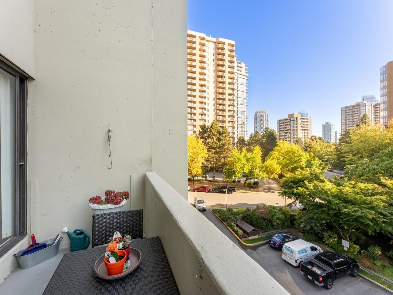 Listing Image 11