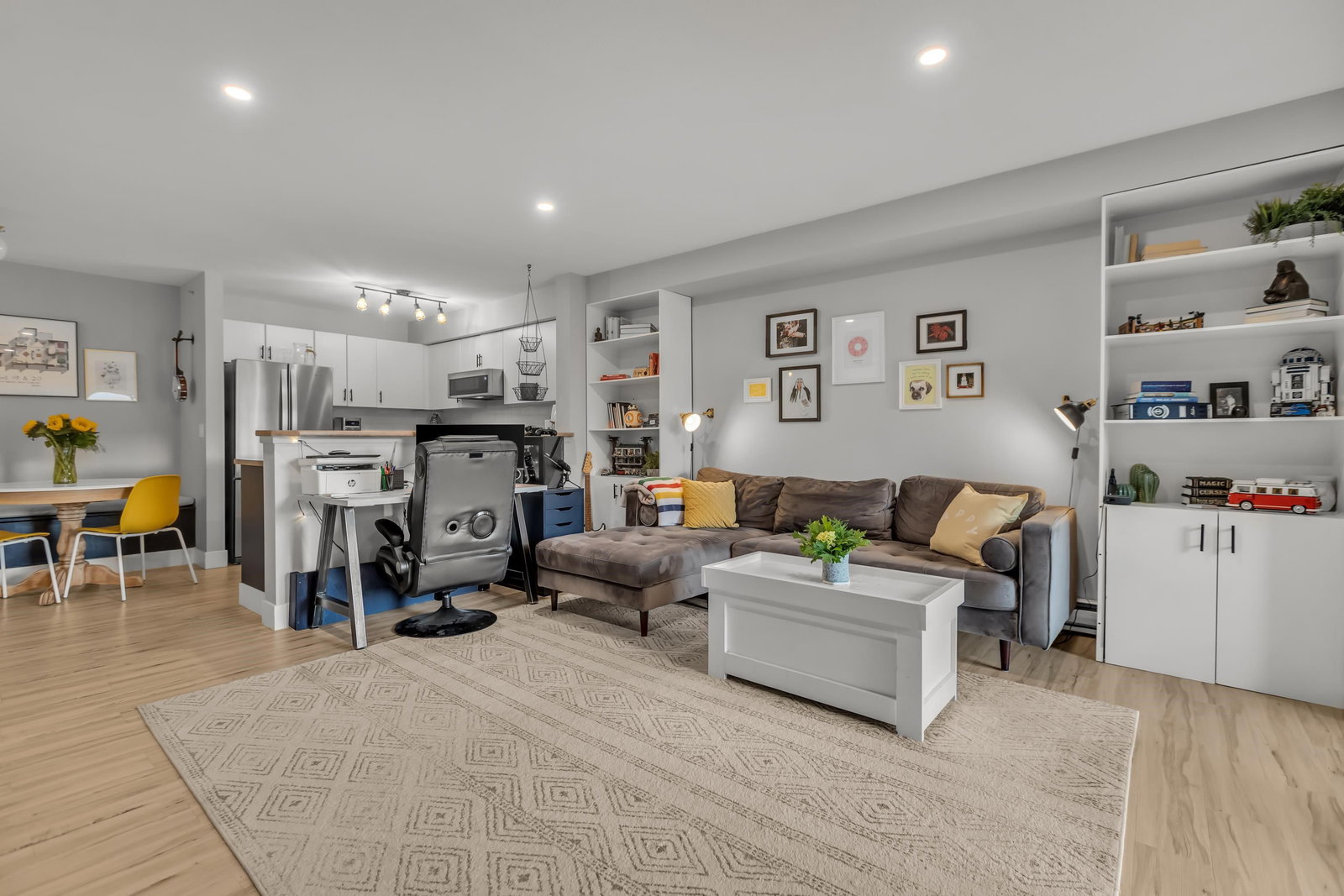 Listing Image 11