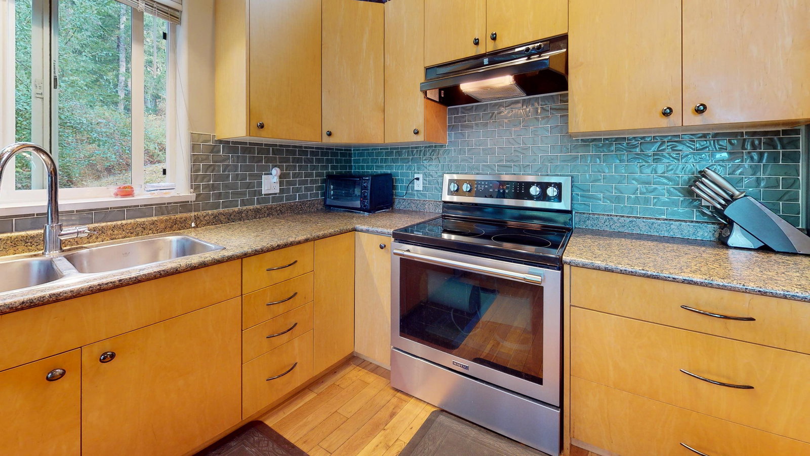 Listing Image 15