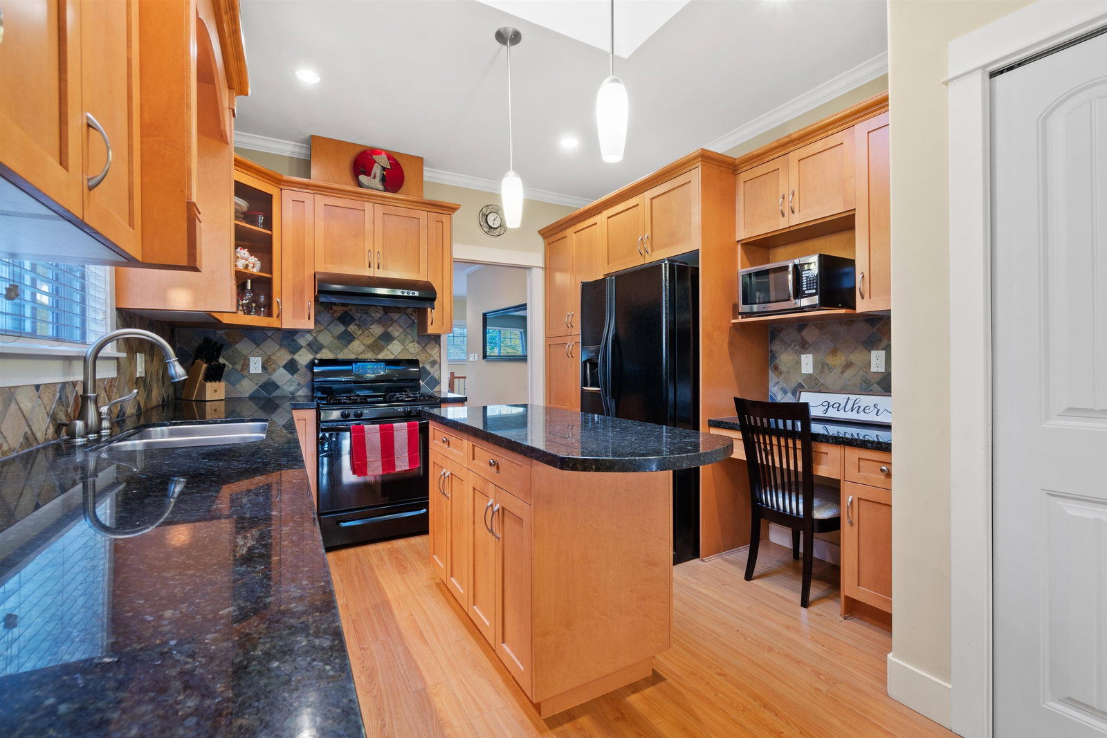 Listing Image 10