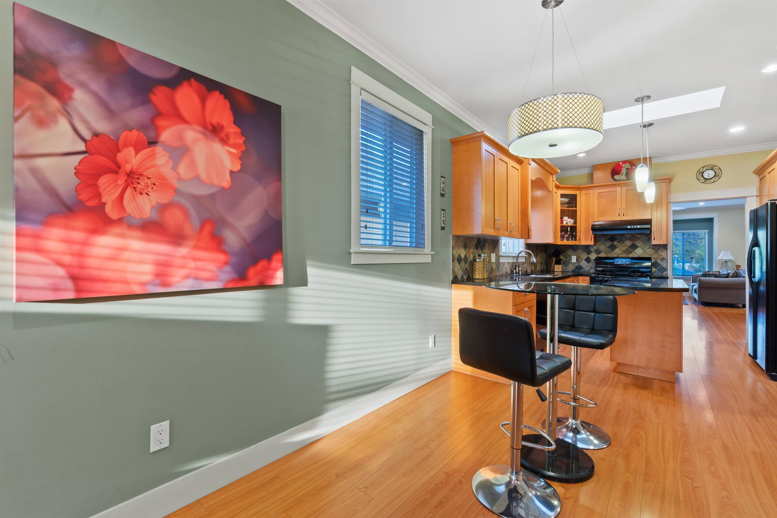 Listing Image 9