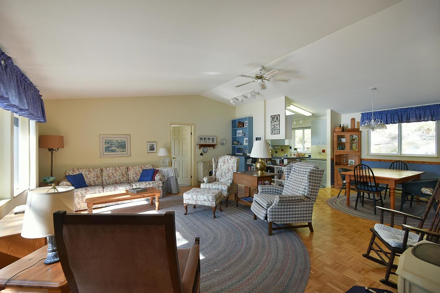 Listing Image 11