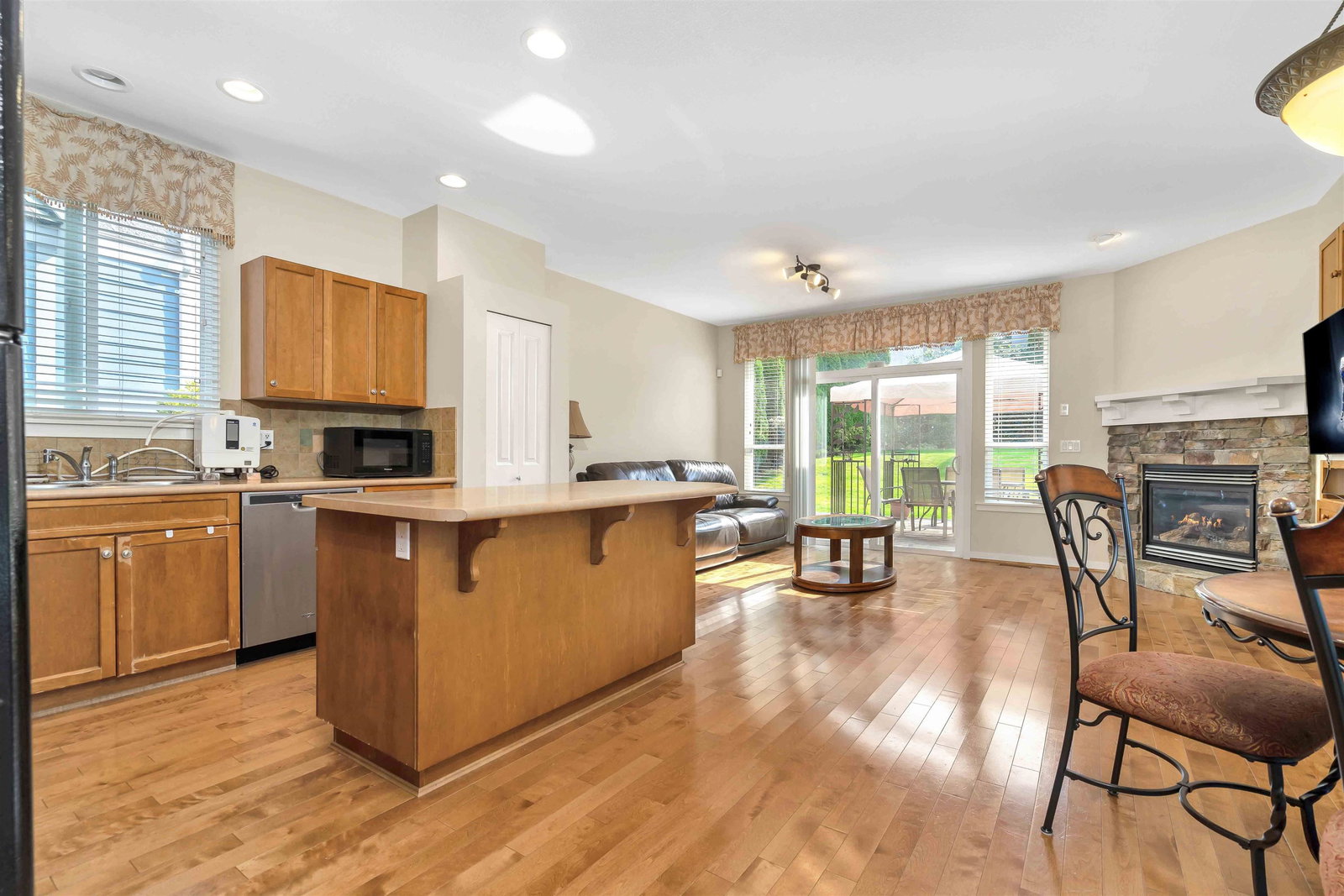 Listing Image 11