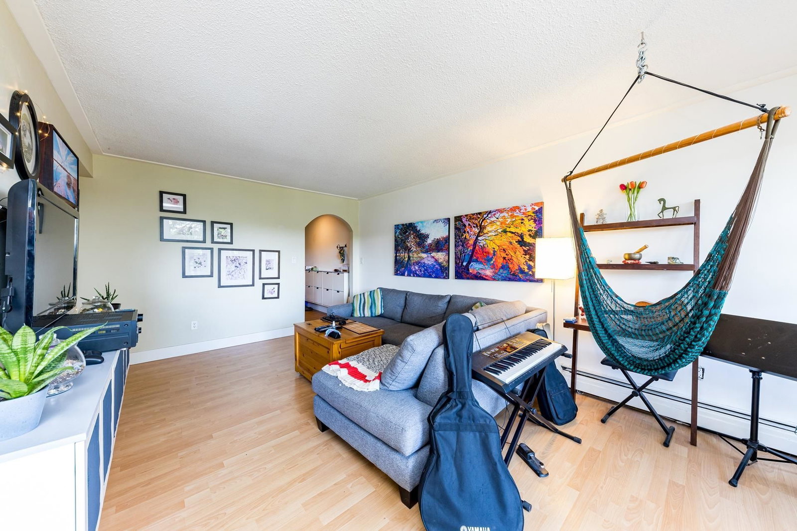 Listing Image 5