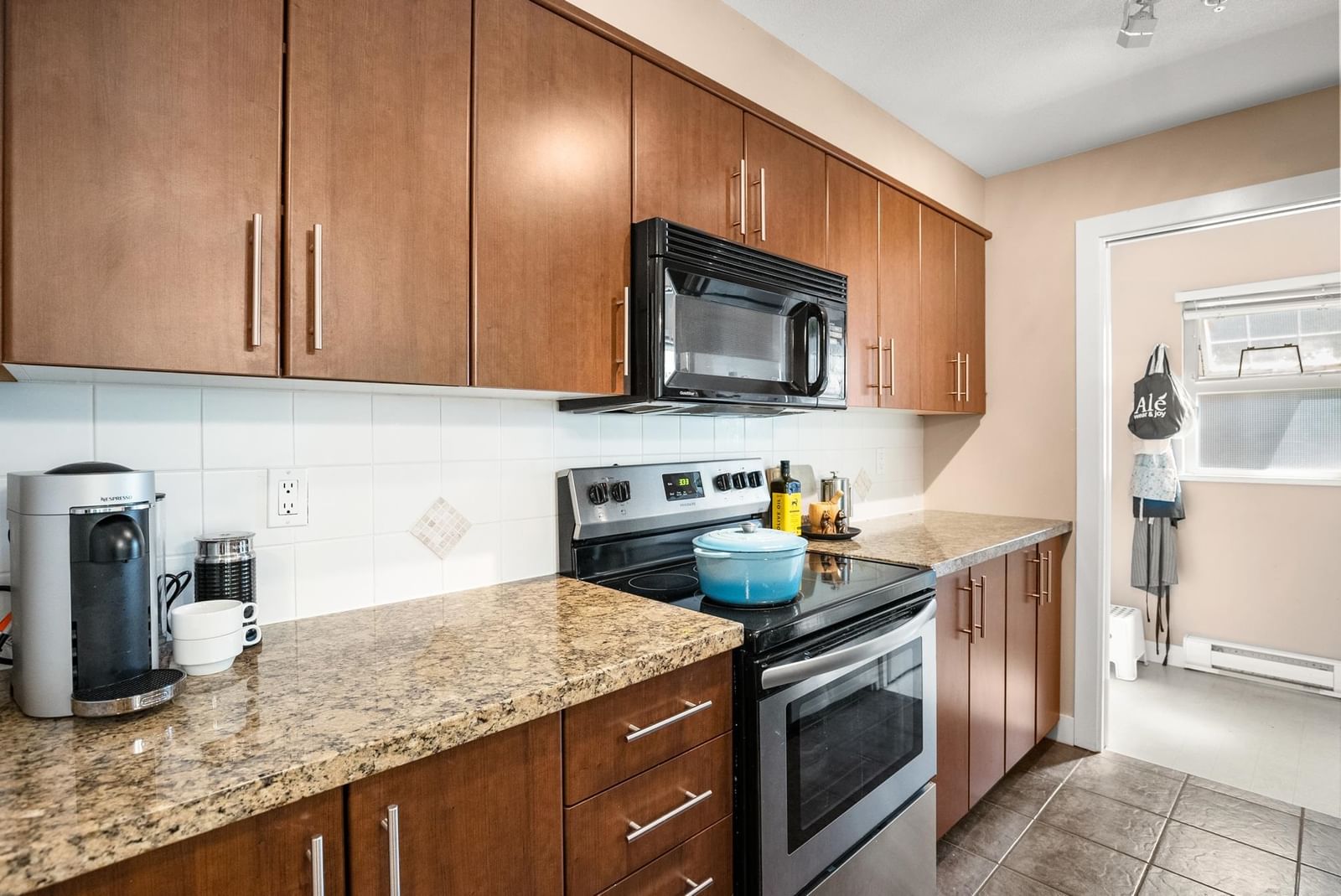 Listing Image 14