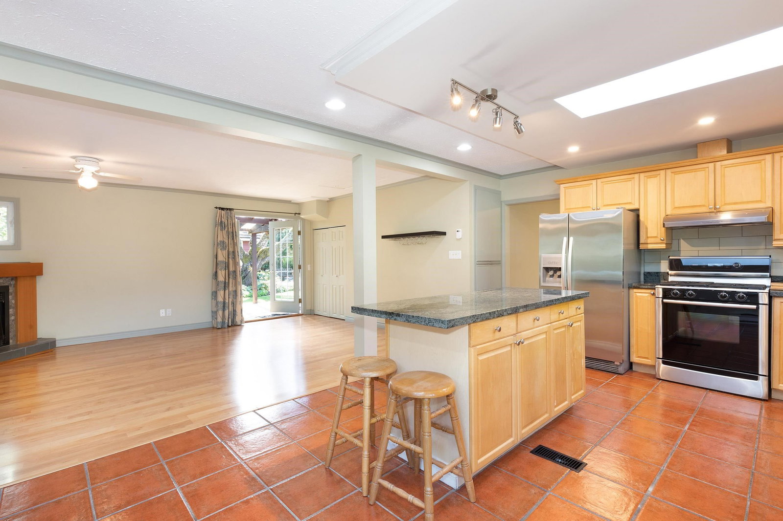 Listing Image 11