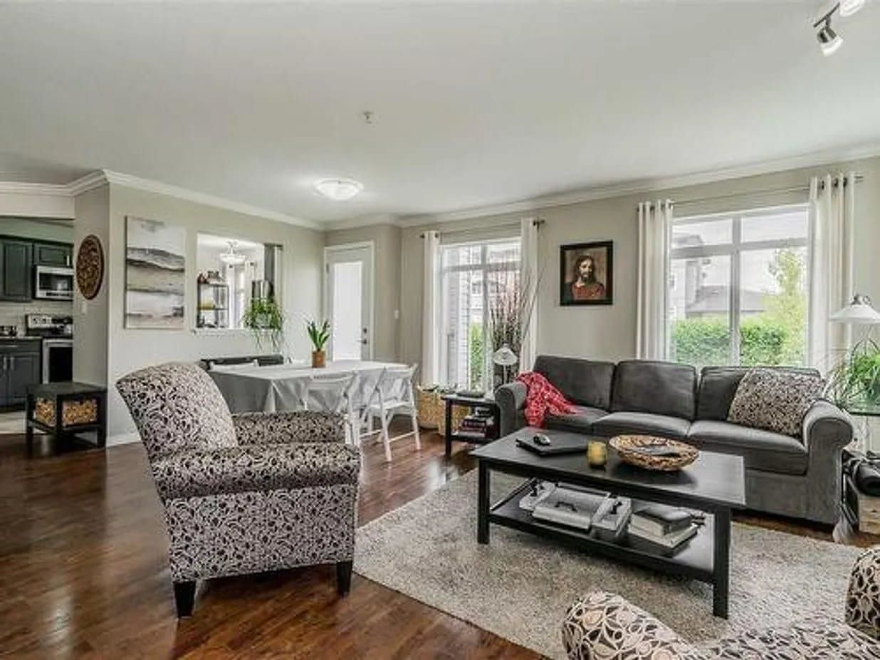 Listing Image 3