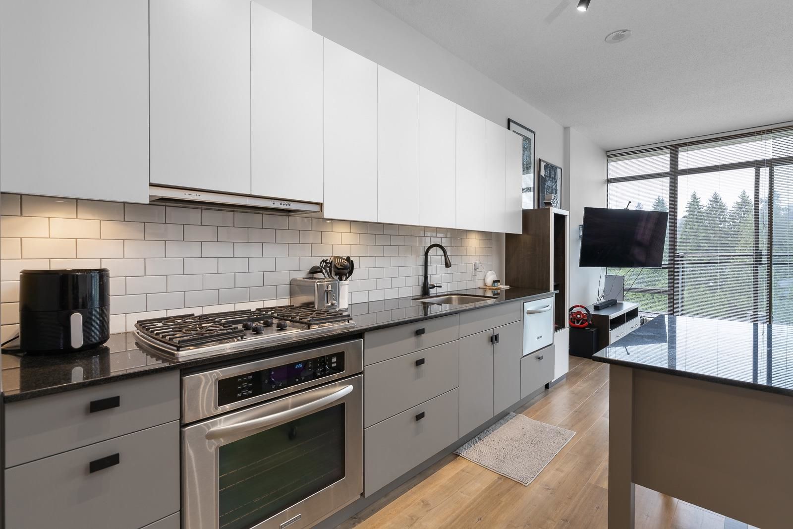 Listing Image 9