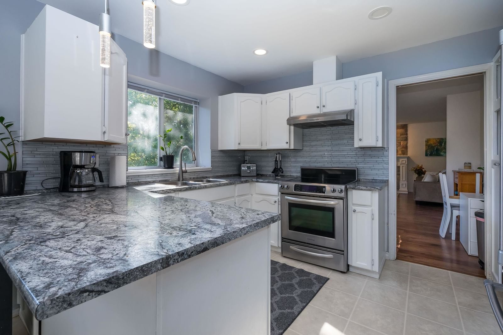 Listing Image 11