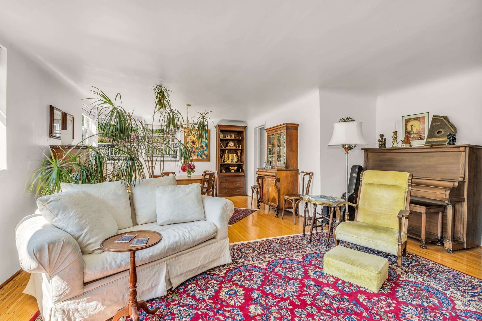 Listing Image 6