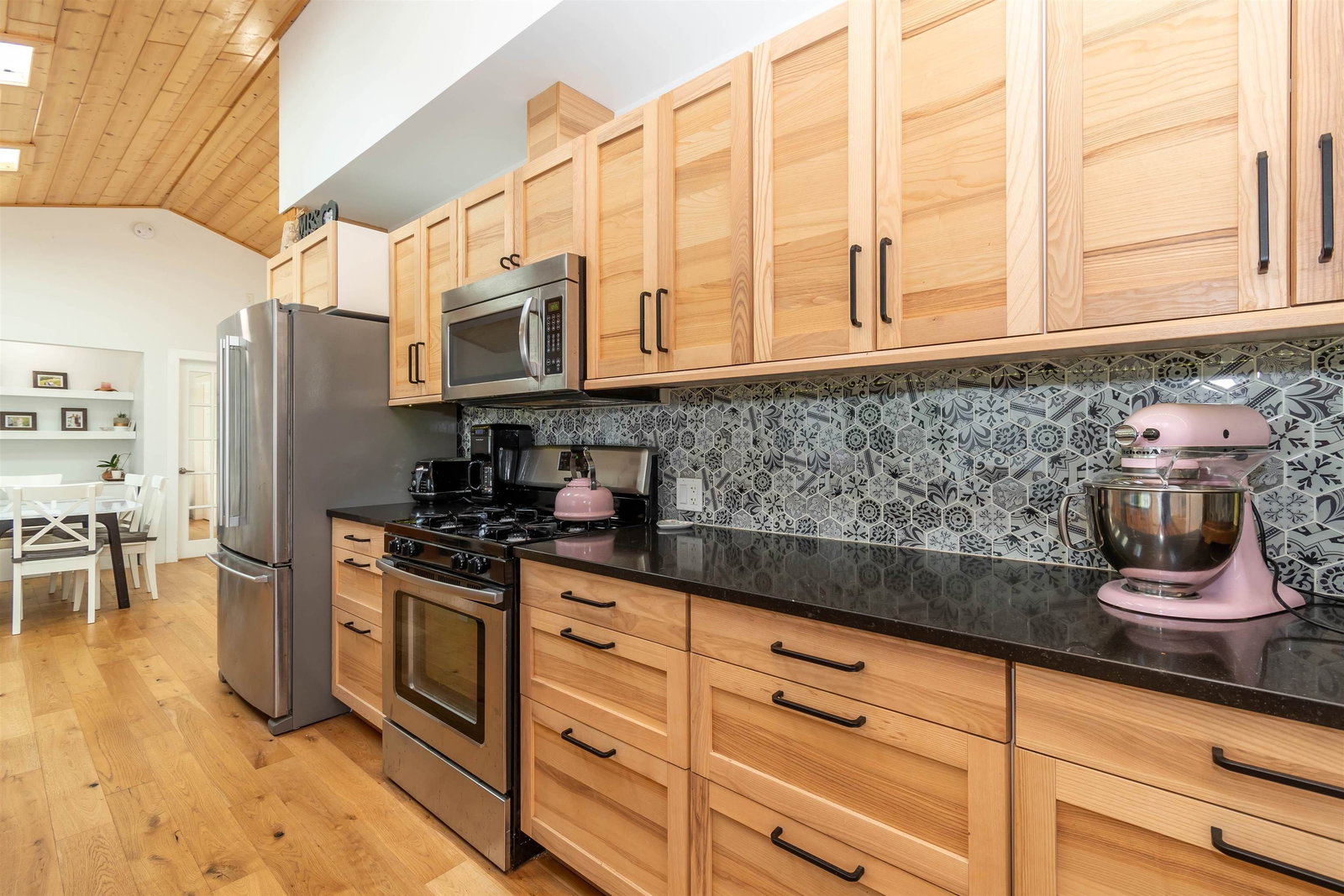 Listing Image 6