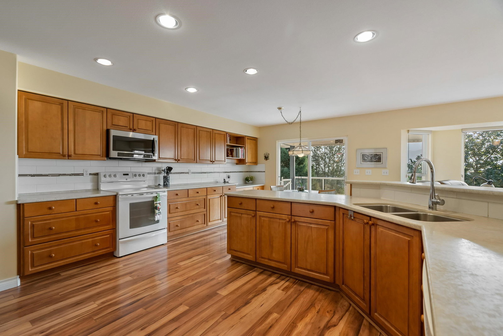 Listing Image 9