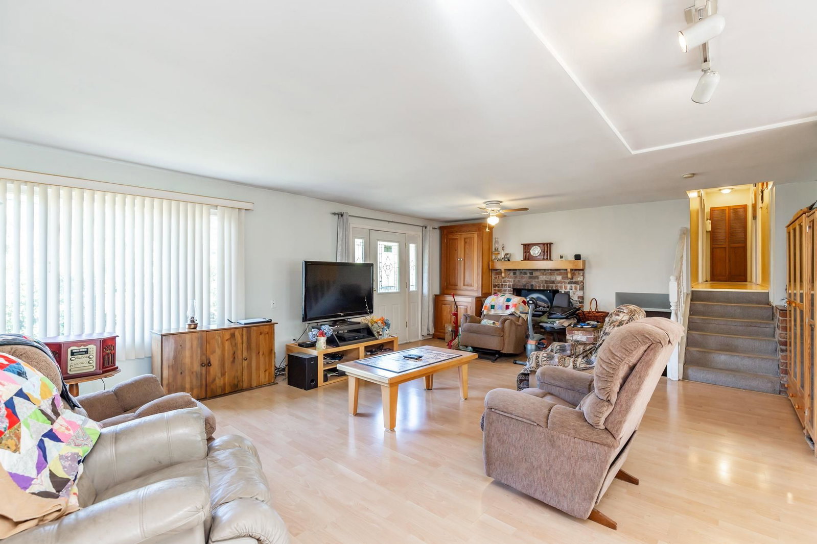 Listing Image 11