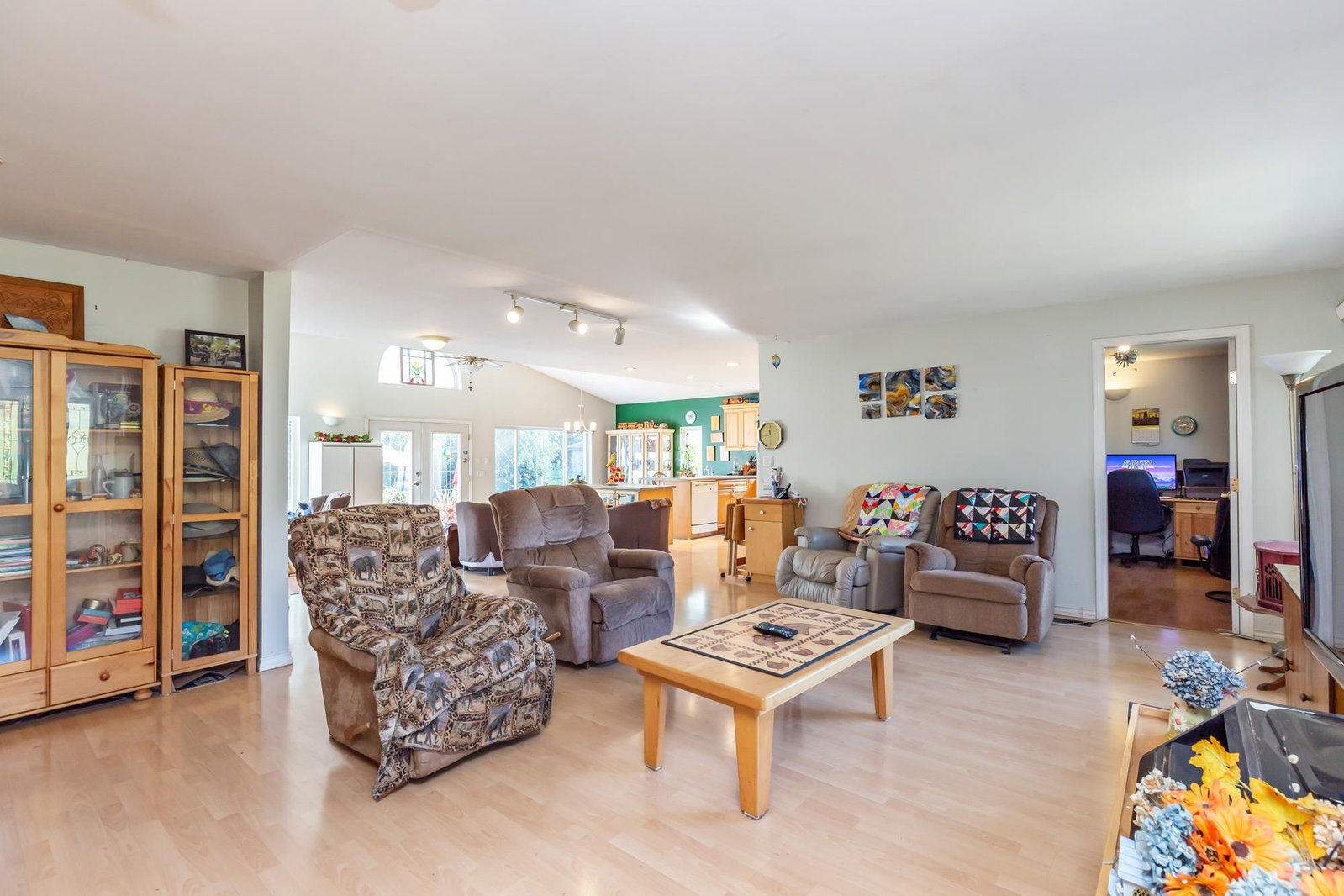 Listing Image 12