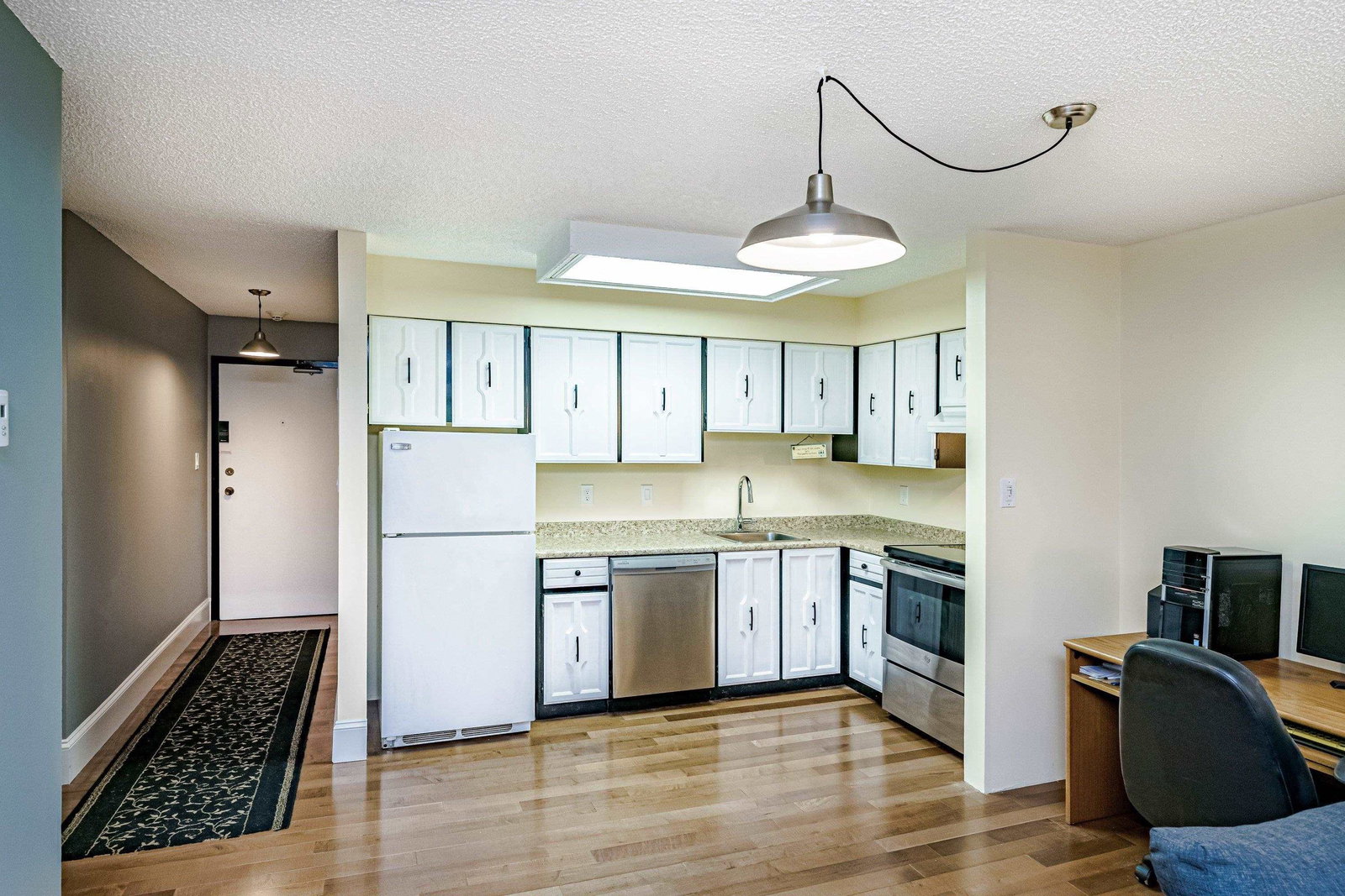 Listing Image 12