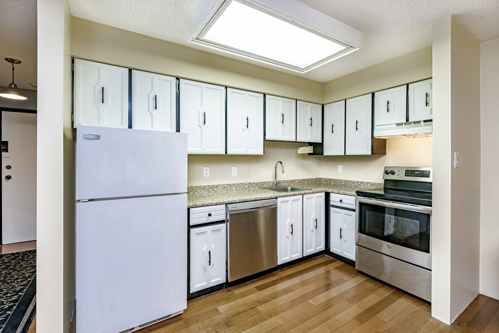 Listing Image 13