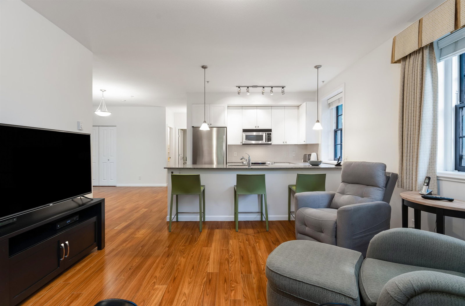Listing Image 10