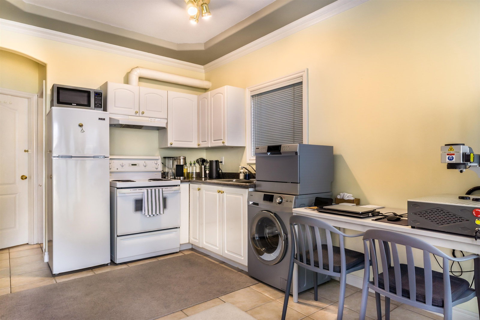 Listing Image 10