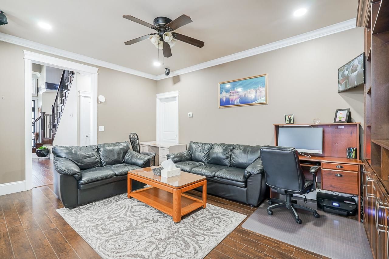 Listing Image 9