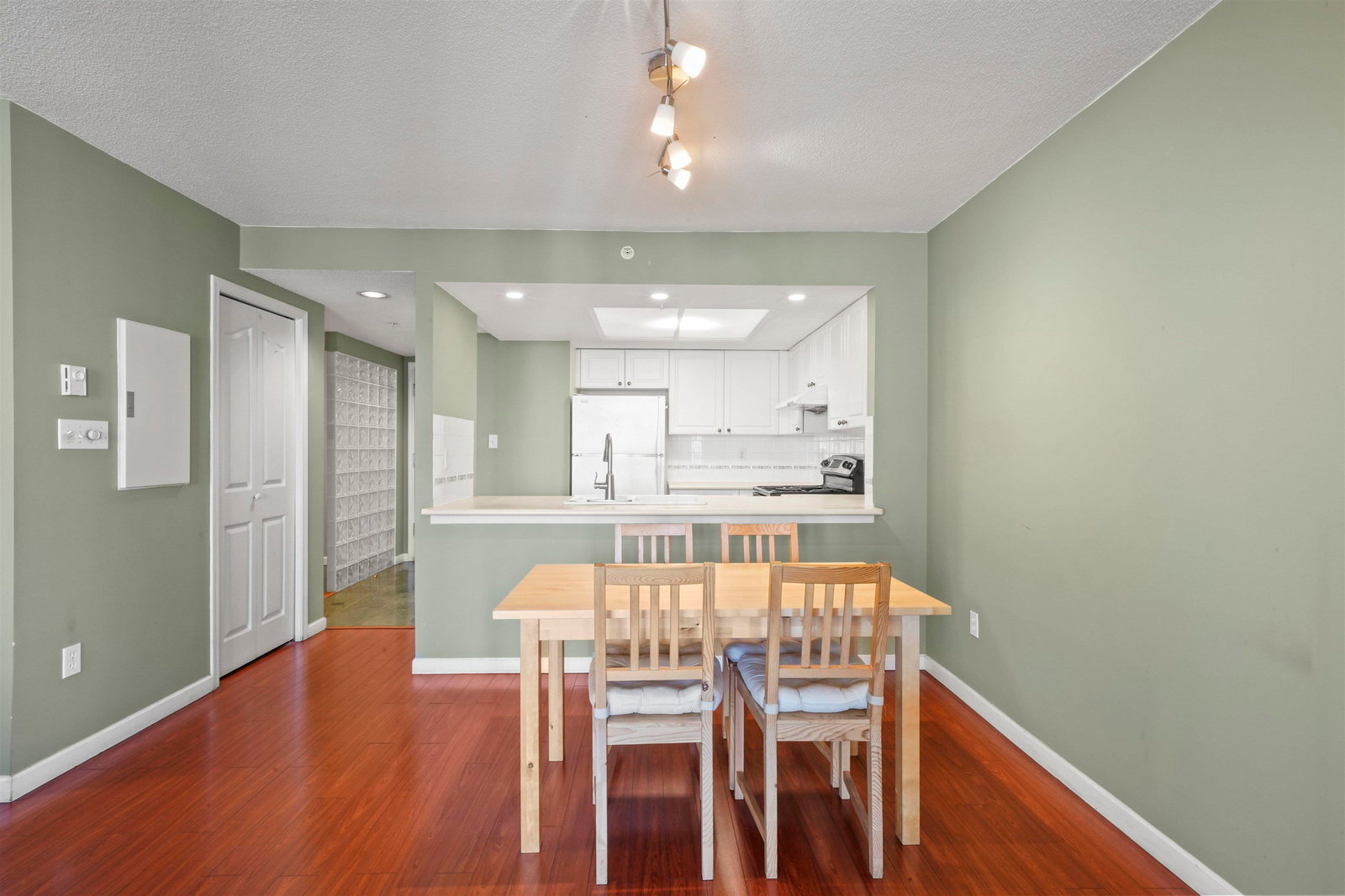 Listing Image 17