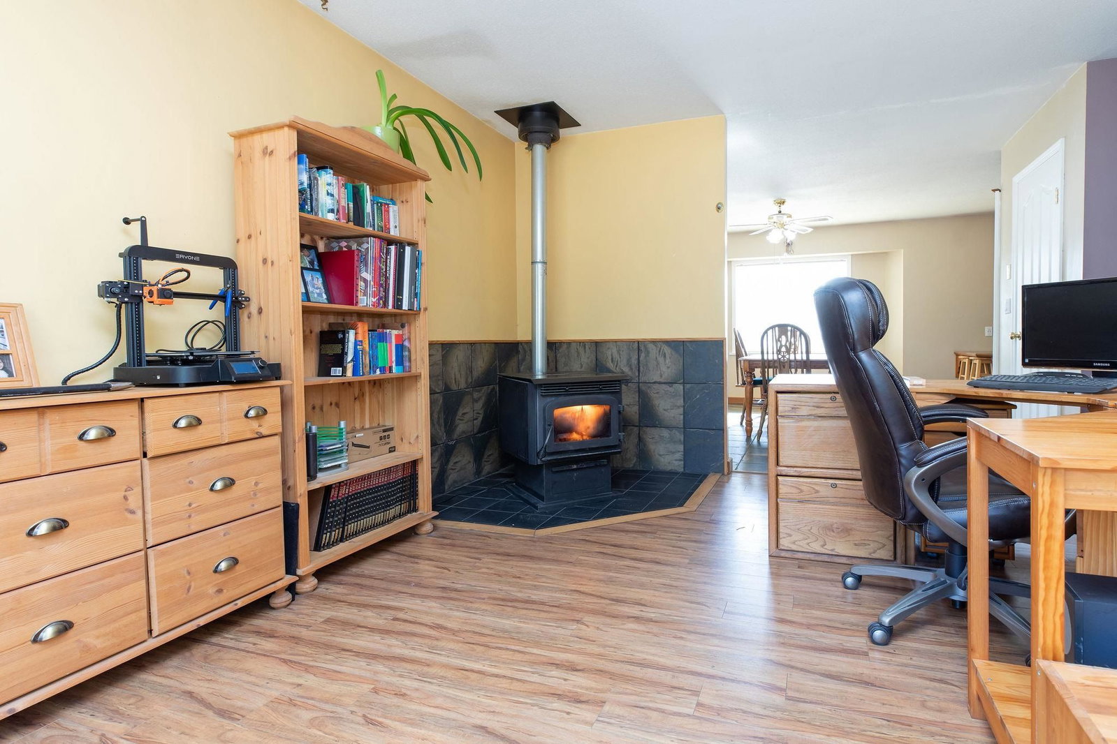 Listing Image 11