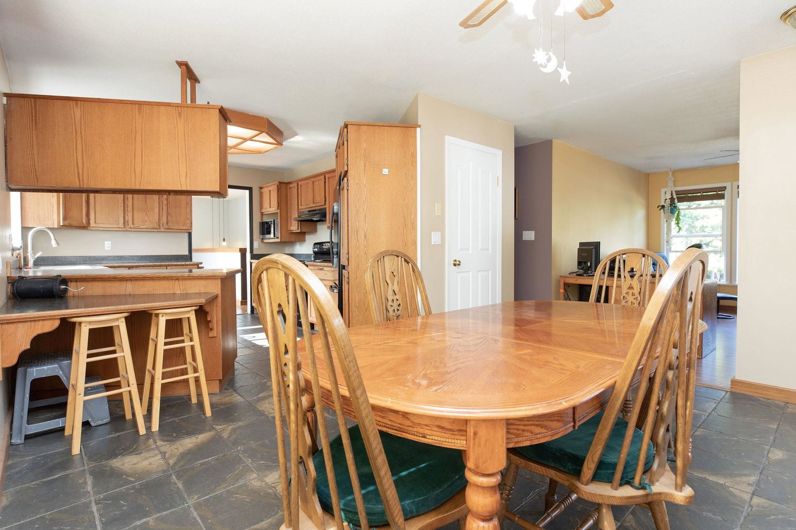 Listing Image 9