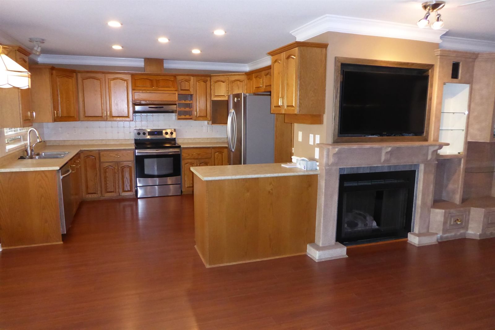Listing Image 6