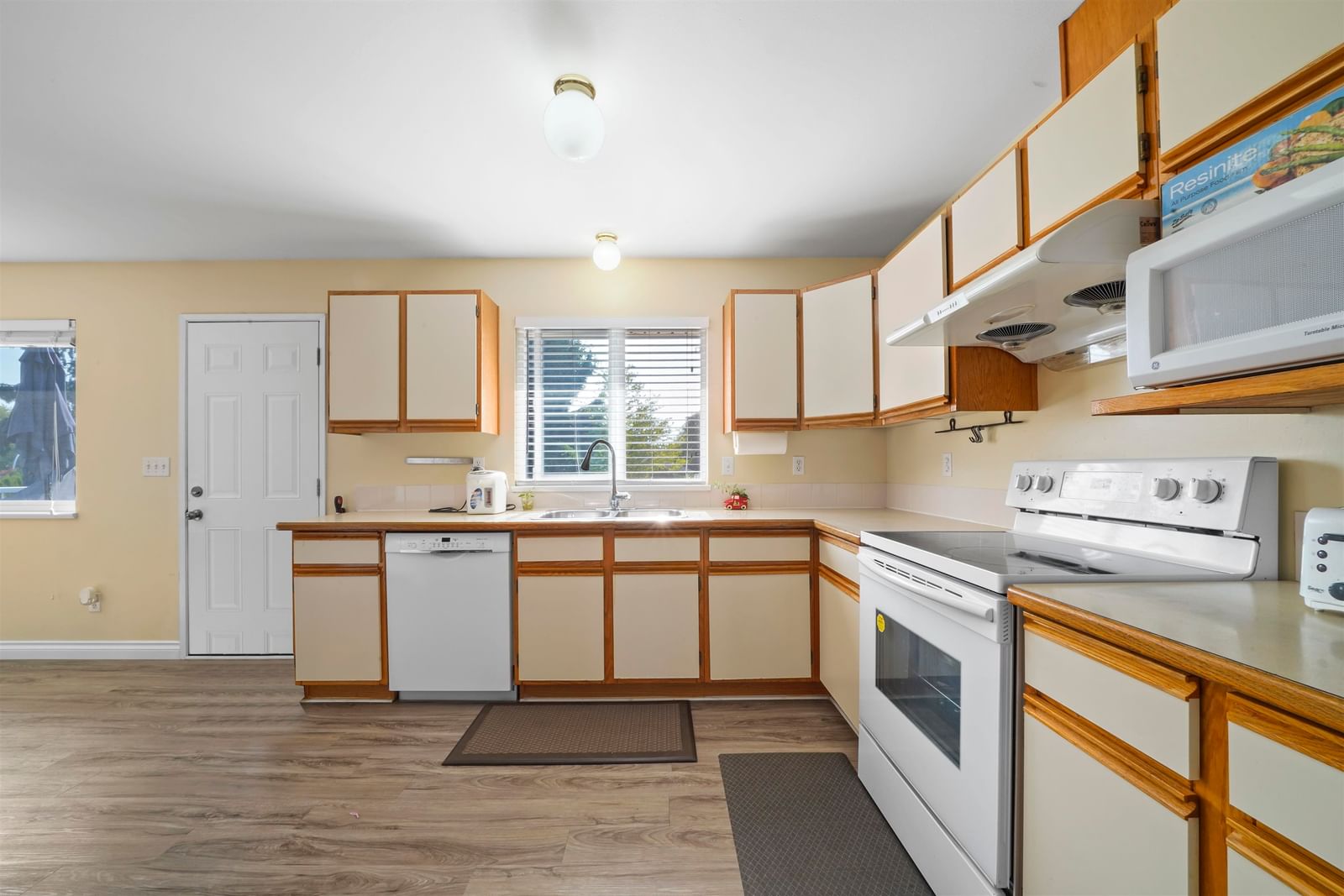 Listing Image 4