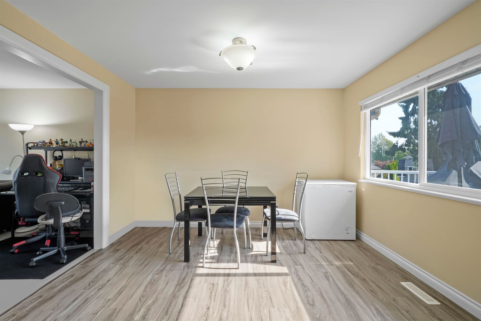 Listing Image 5