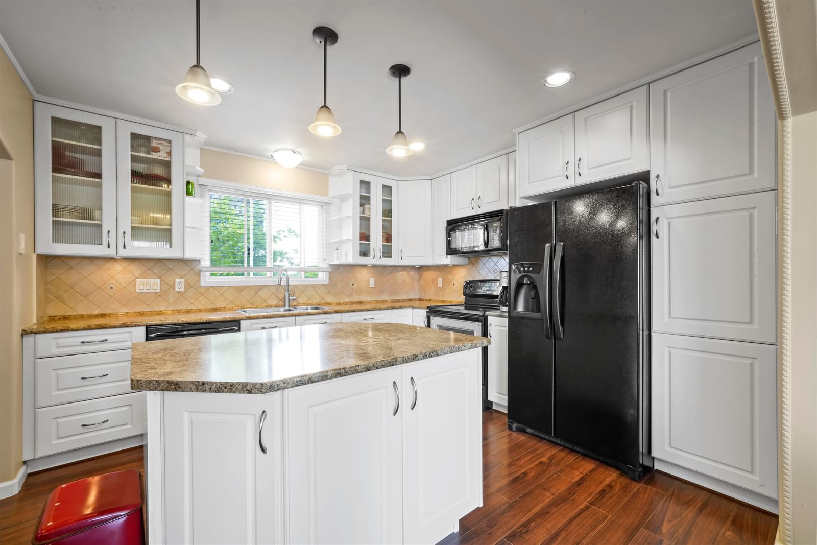 Listing Image 9