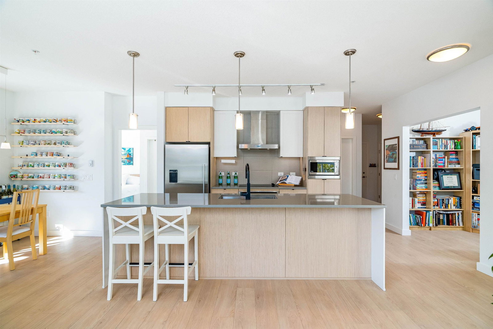 Listing Image 8
