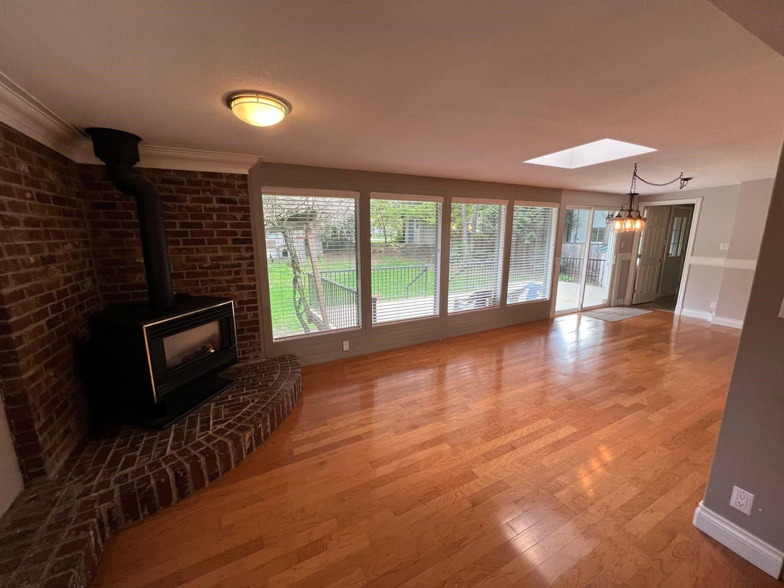 Listing Image 11