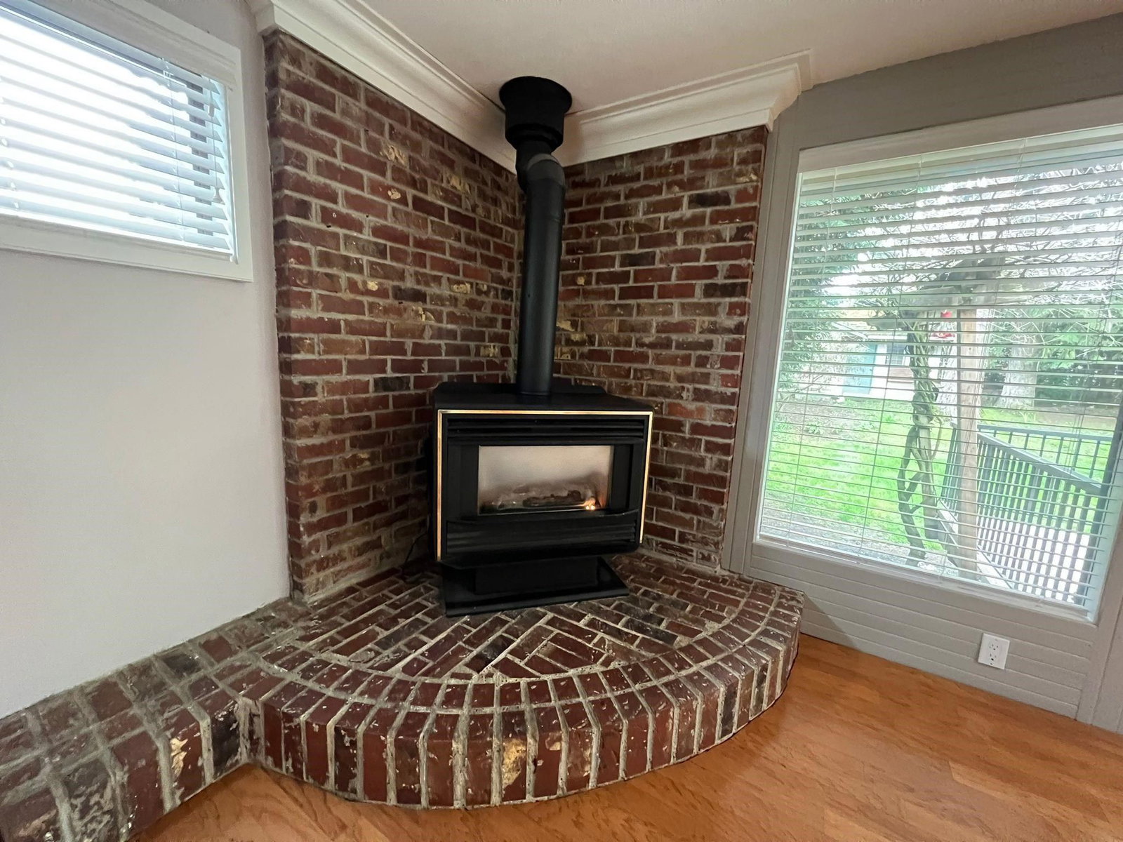 Listing Image 12