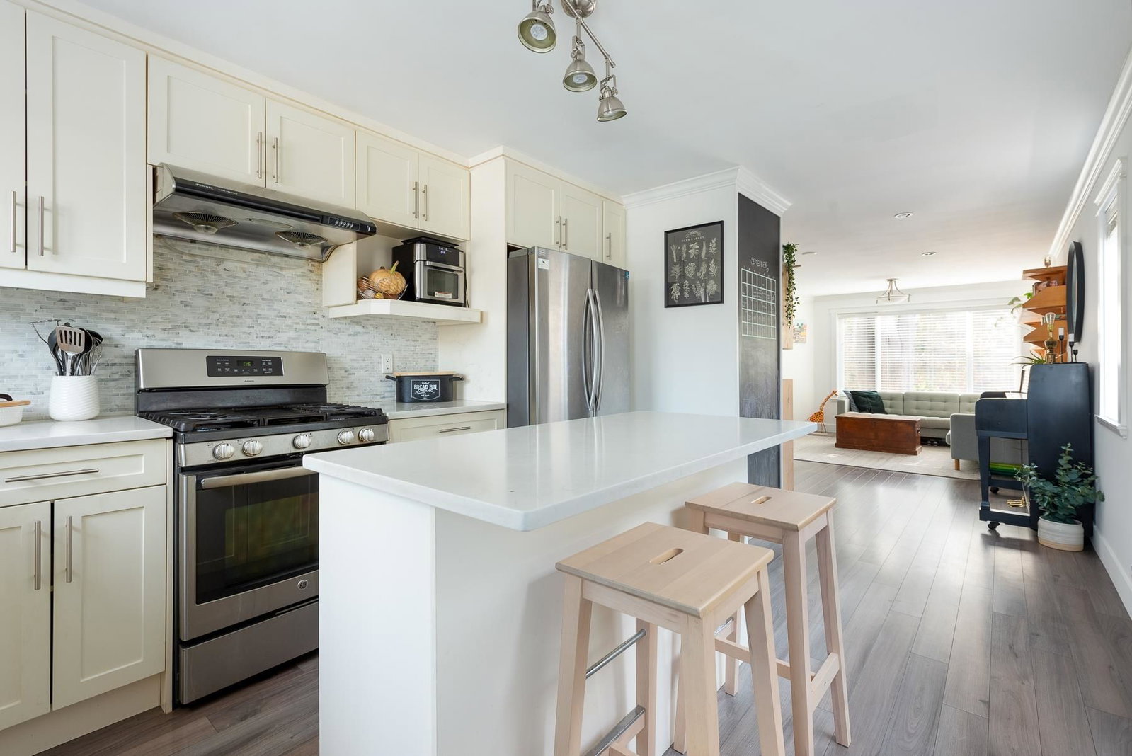 Listing Image 9