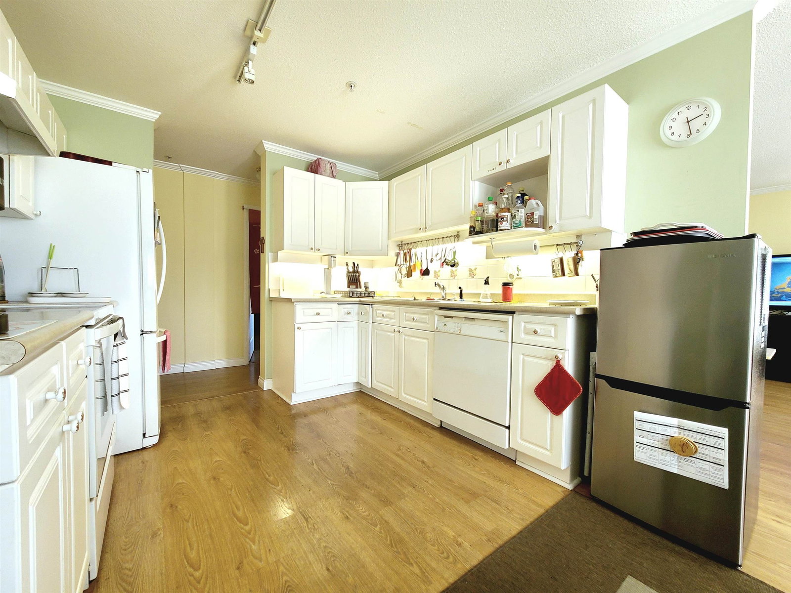Listing Image 10