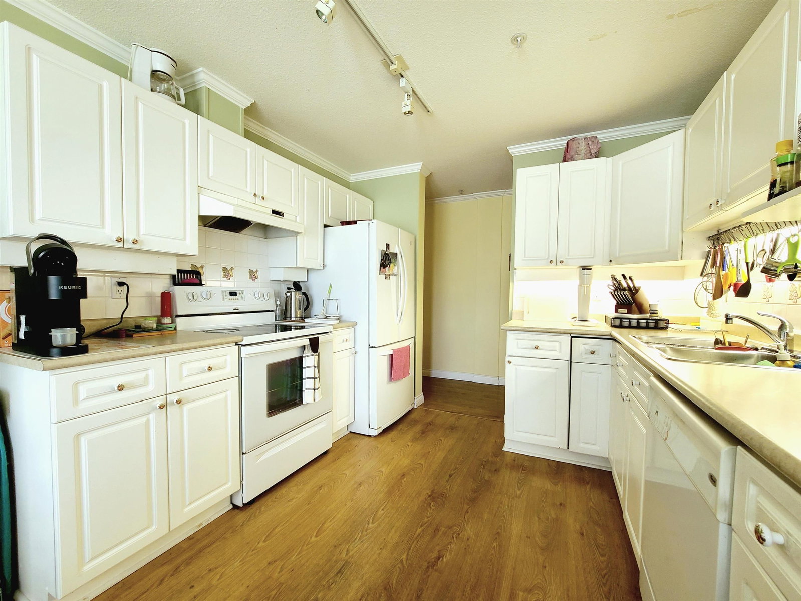Listing Image 11