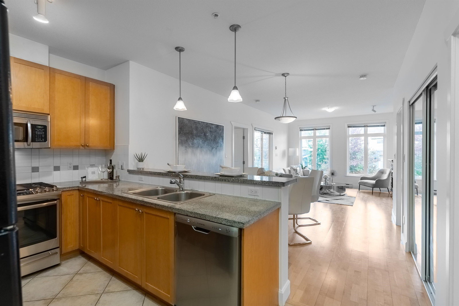 Listing Image 11
