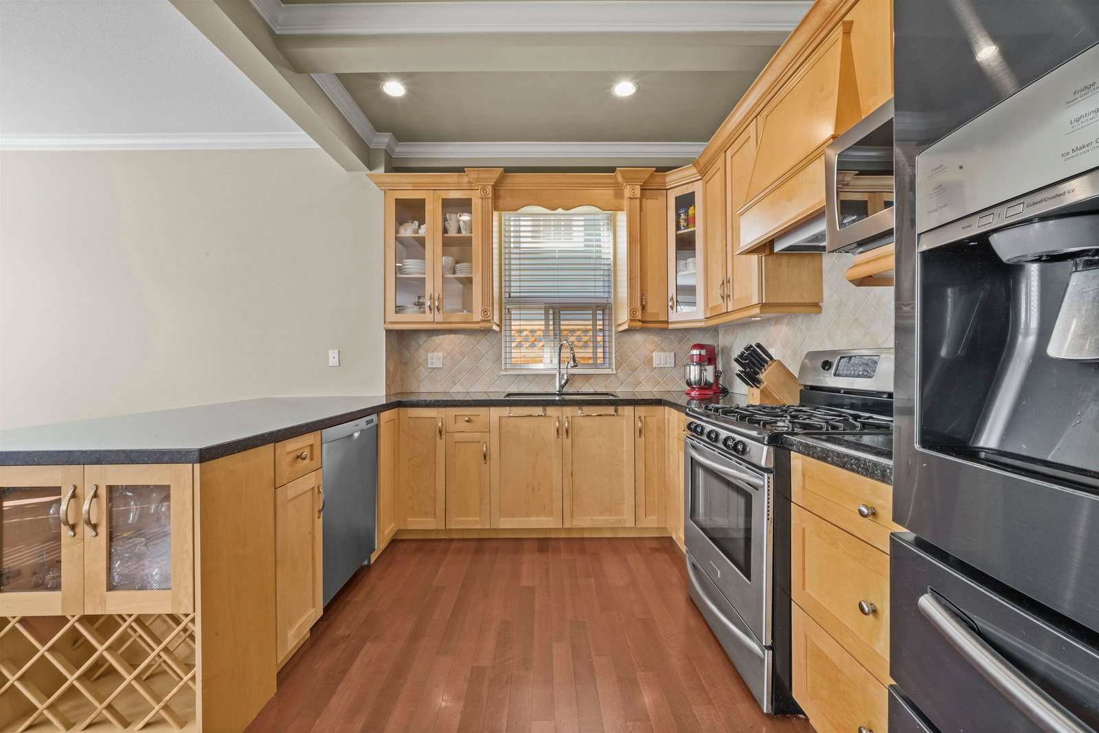Listing Image 11