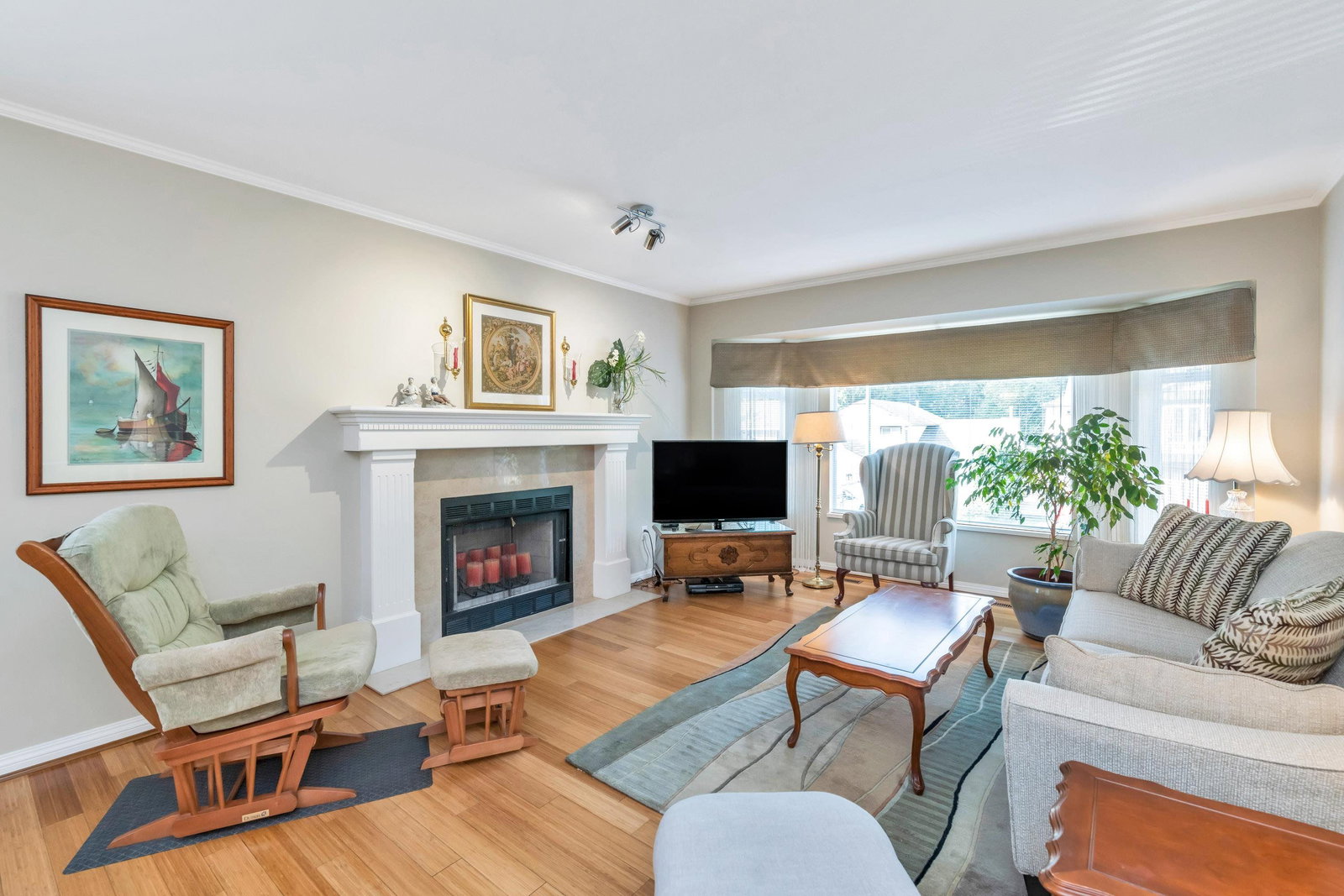 Listing Image 4