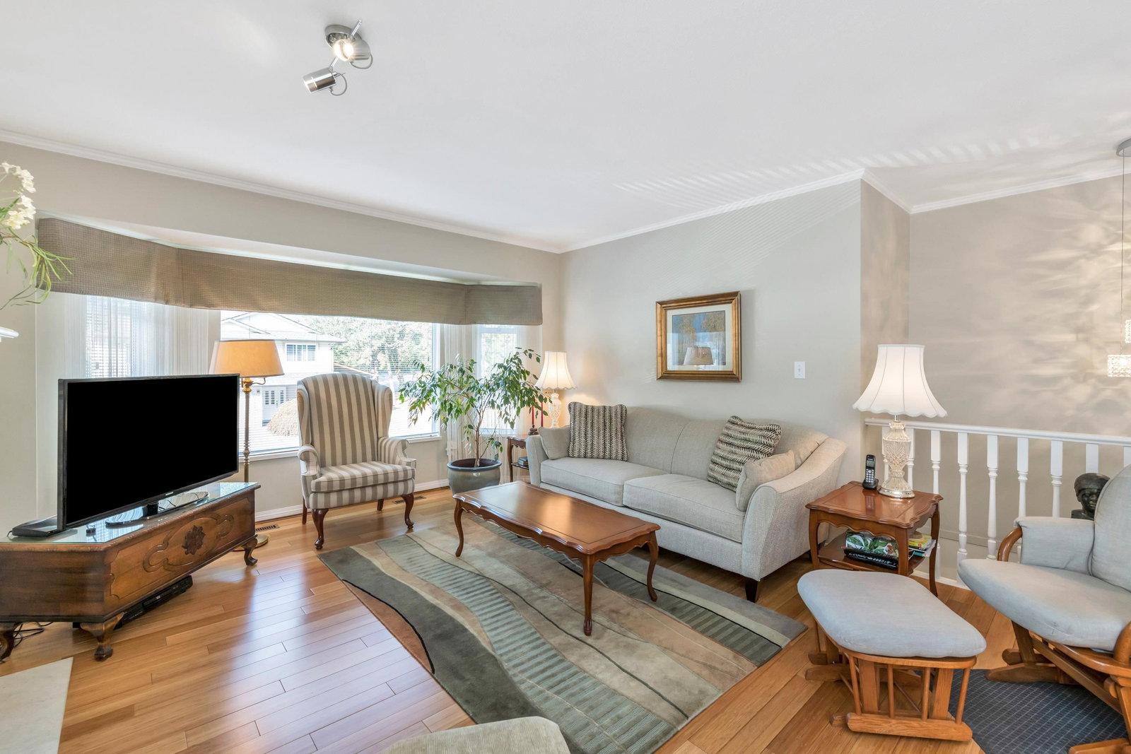 Listing Image 5