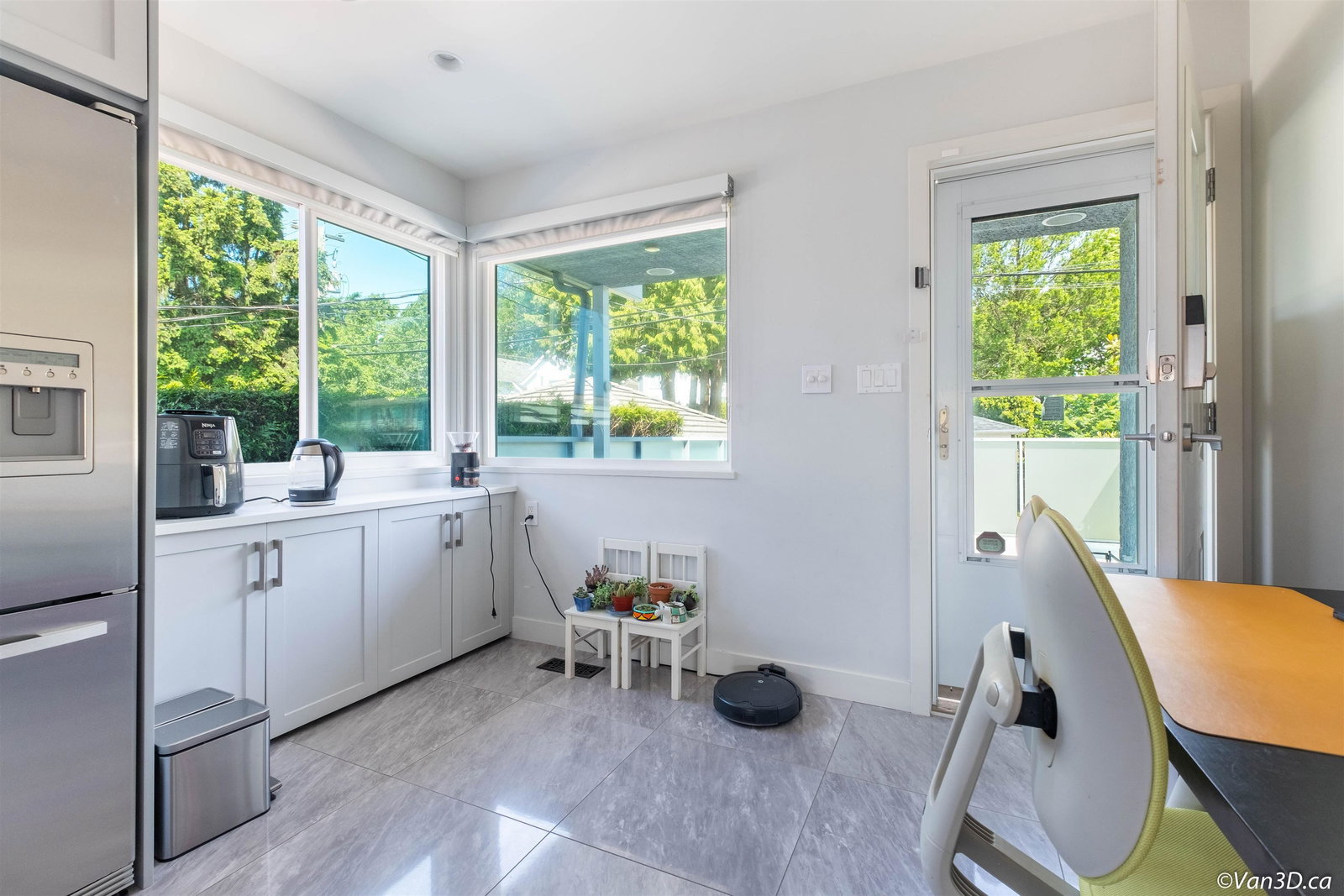 Listing Image 11