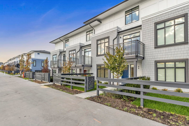 98 - 15255 Sitka Drive, Surrey, V3S 0B1 | Image 3